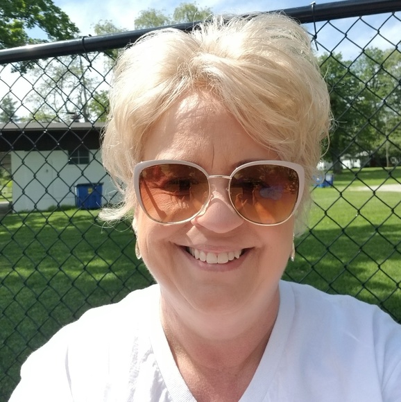 Meet your Posher, Crystal - Picture 3 of 9